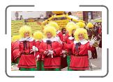 2289718_1_Ve__Schaerensprung_Biewer03 * Biewerer Schaerensprung 2012. Der gro§e Fastnachtsumzug in Biewer wurde traditionsgemaess angefuehrt von den Biewerer Hexen und der naerrischen Polonaise beim Schaerensprung. Die Pfalzeler Struwwelpeter. TV-Foto: Friedemann Vetter * 680 x 453 * (73KB)
